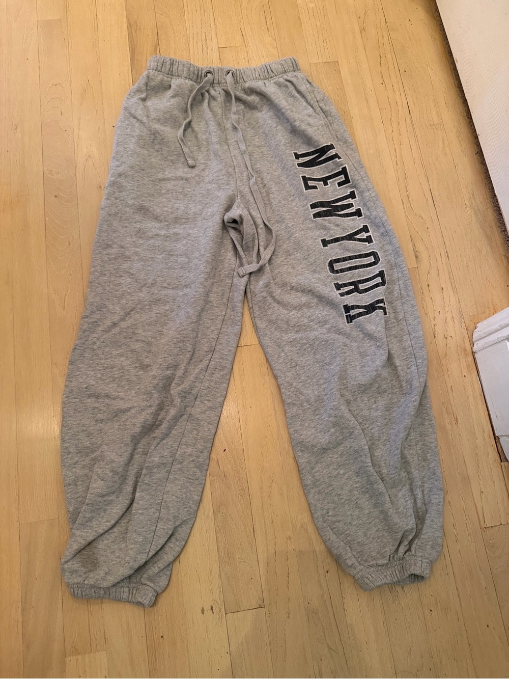 Aeropostale Gray Sweatpants with NEWYORK Side Print